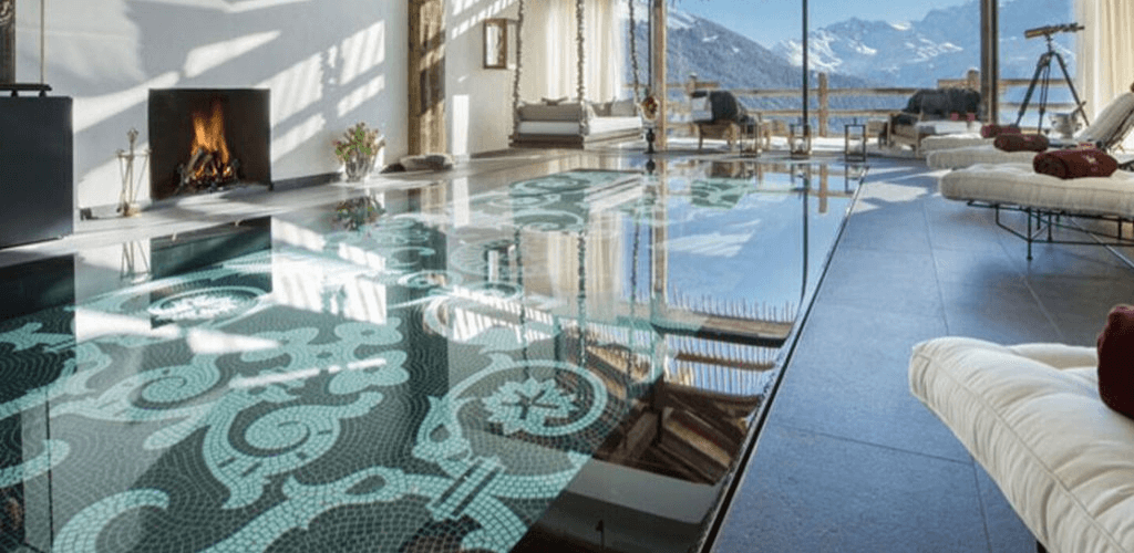 Movable floors for pools finished in mosaic 