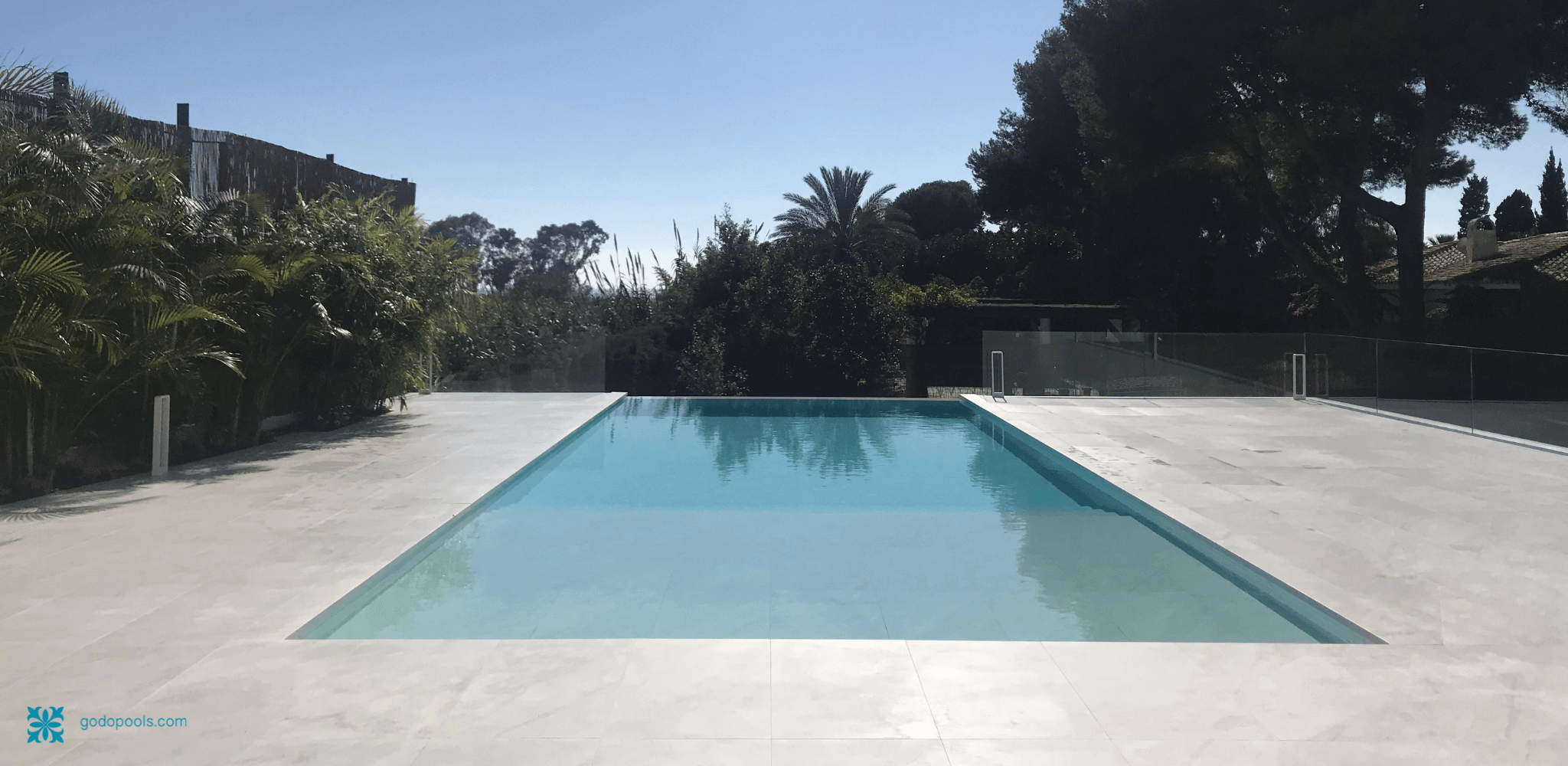 Los Monteros Project by GodoPools in white Carrara marble