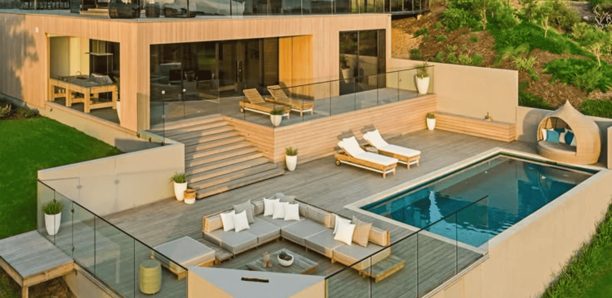 Recomendaciones antes de construir tu piscina en un terreno inclinado