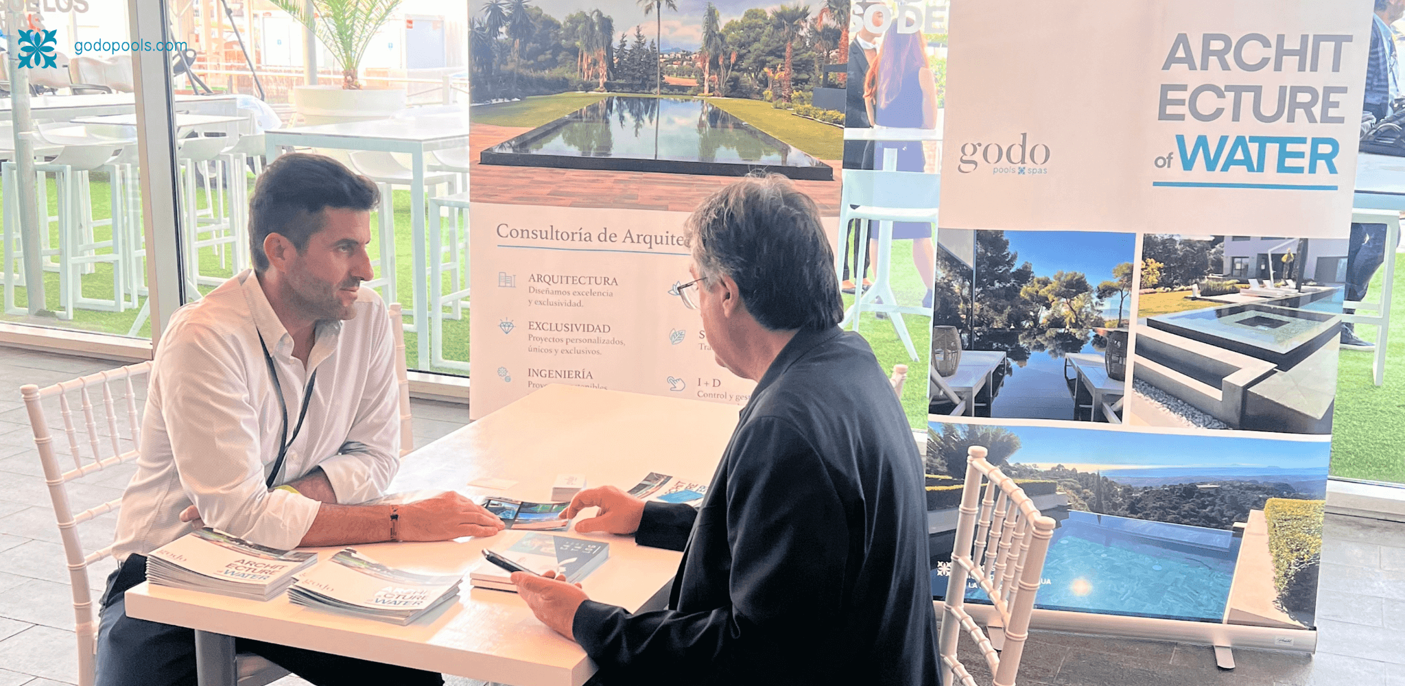 Reunión de Francisco Gómez con el arquitecto Octavio Mestre 