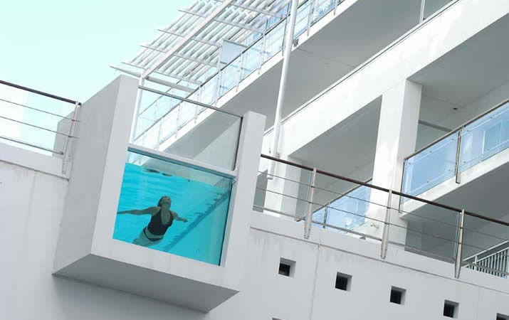 Ventanas subacuaticas Tendencias en piscinas transparentes 7._Hilton_Hotel_Auckland