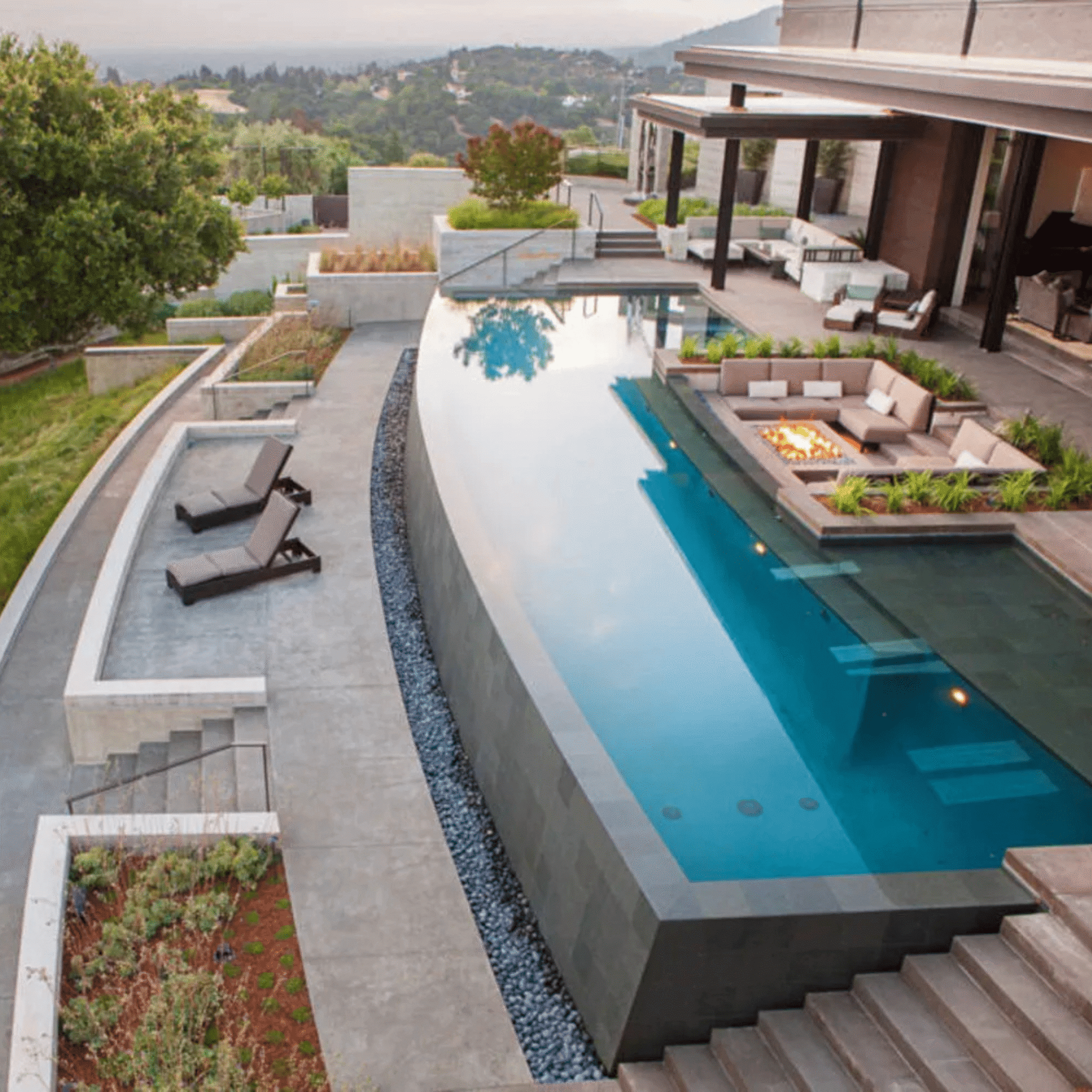 diseno y construccion piscinas en terreno con desnivel (1)