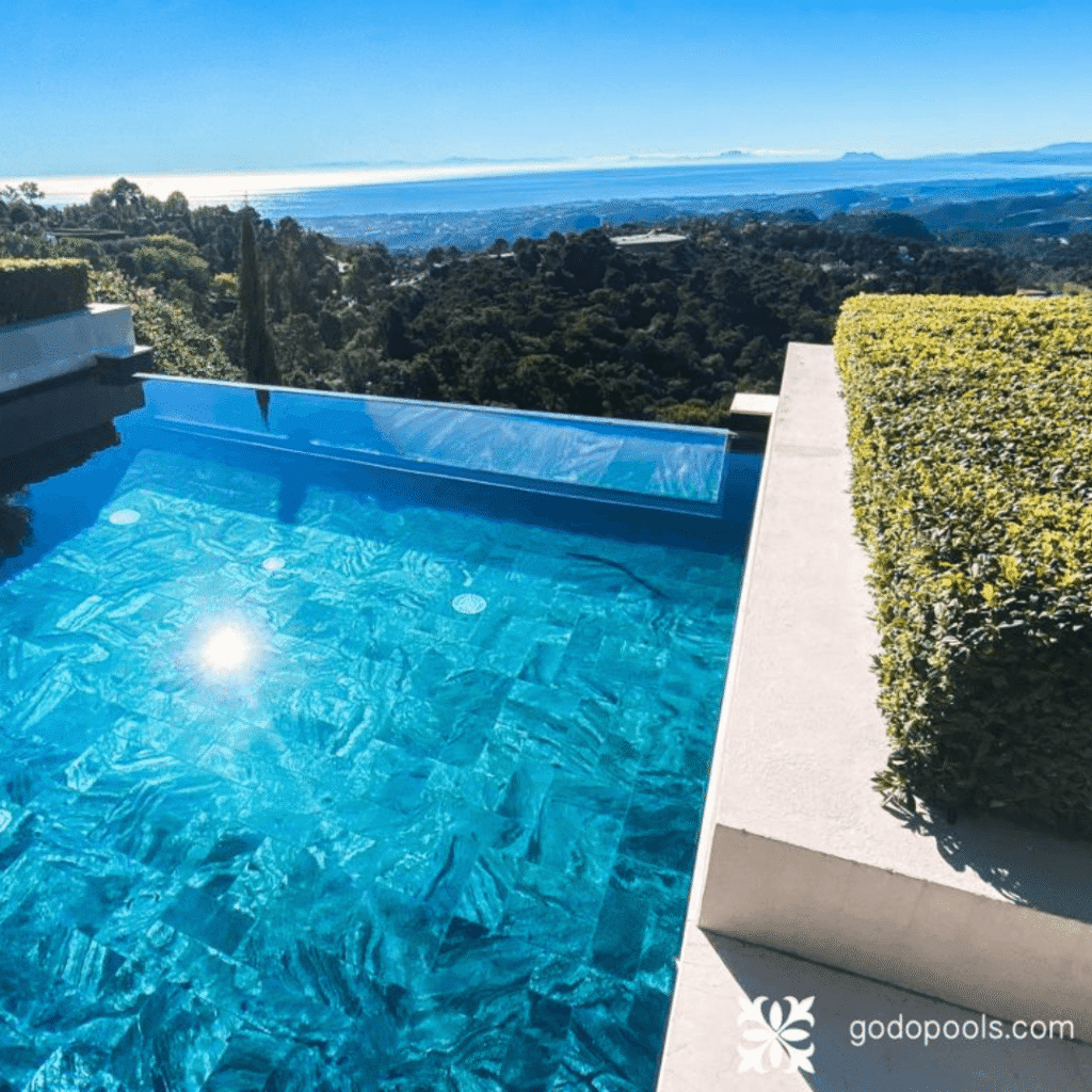 diseño de piscinas de cristal con paneles acrílicos