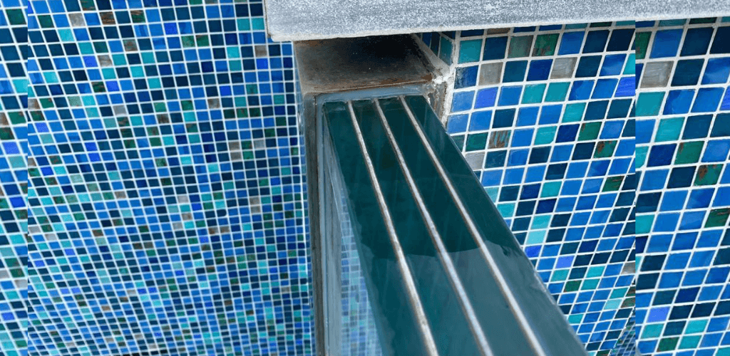 Ejemplo de capas en un cristal para piscina
