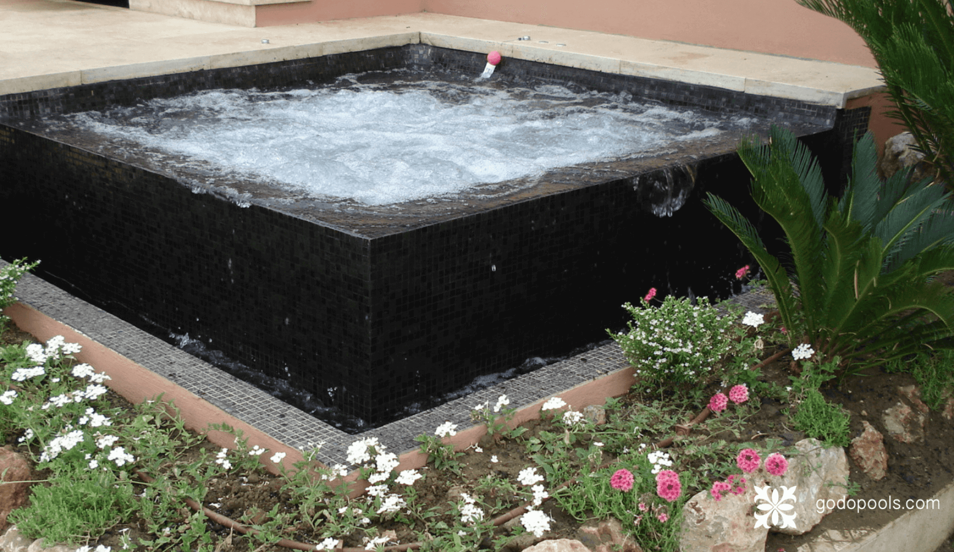 advantages of swimming pools with jacuzzi